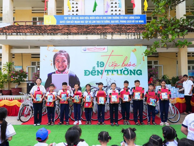 Gia đình đang trò chuyện cởi mở